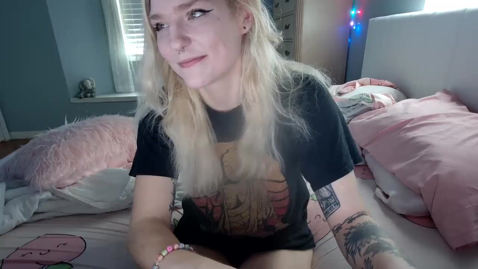 Gallery image thumbnail from DuckChan0's myfreecams stream on, 09/05/2024, 14:54 image 10 of 20