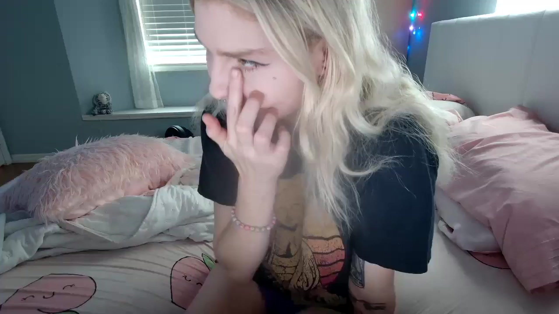 Gallery image thumbnail from DuckChan0's myfreecams stream on, 09/05/2024, 14:54 image 11 of 20