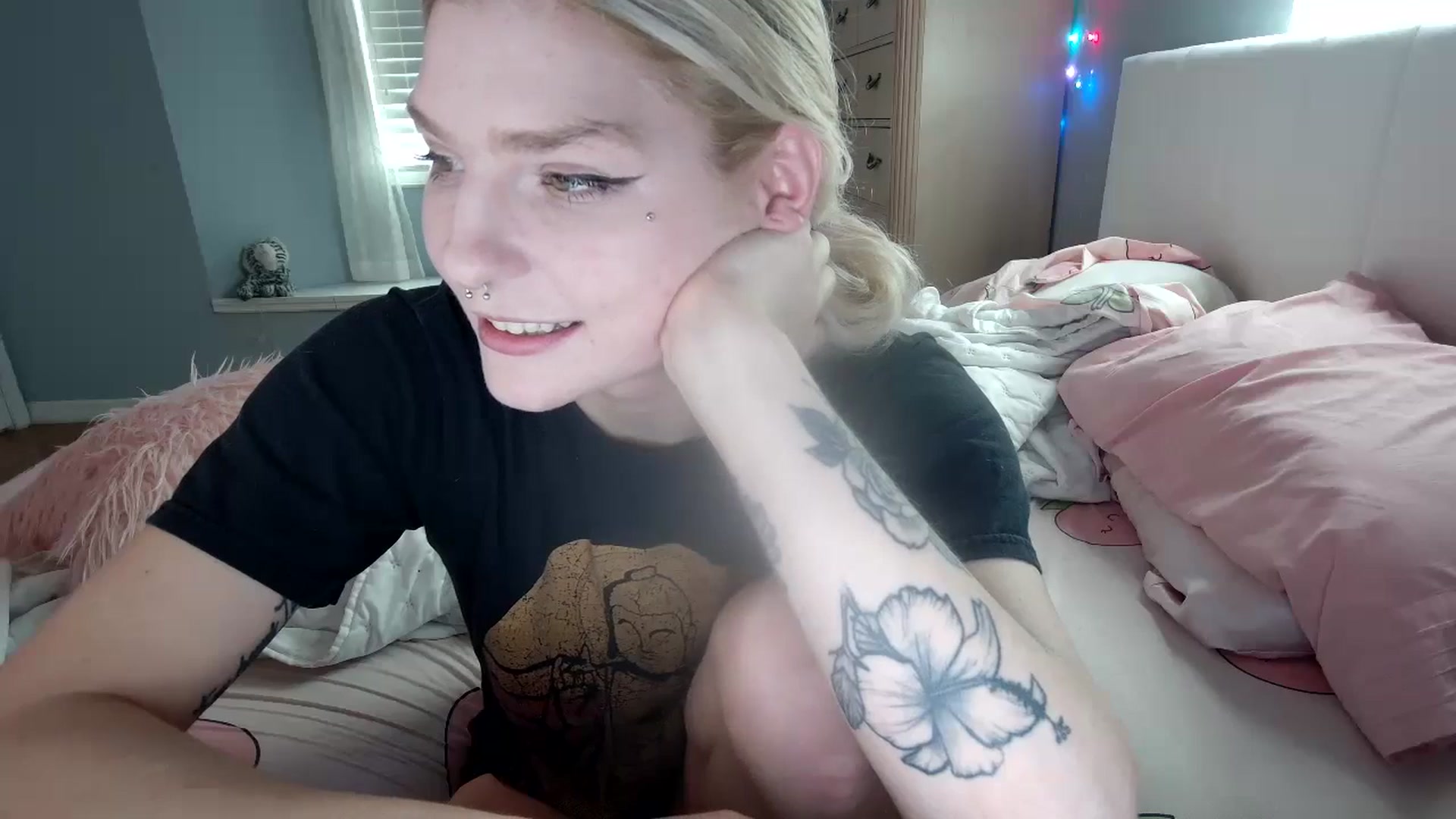 Gallery image thumbnail from DuckChan0's myfreecams stream on, 09/05/2024, 14:54 image 13 of 20