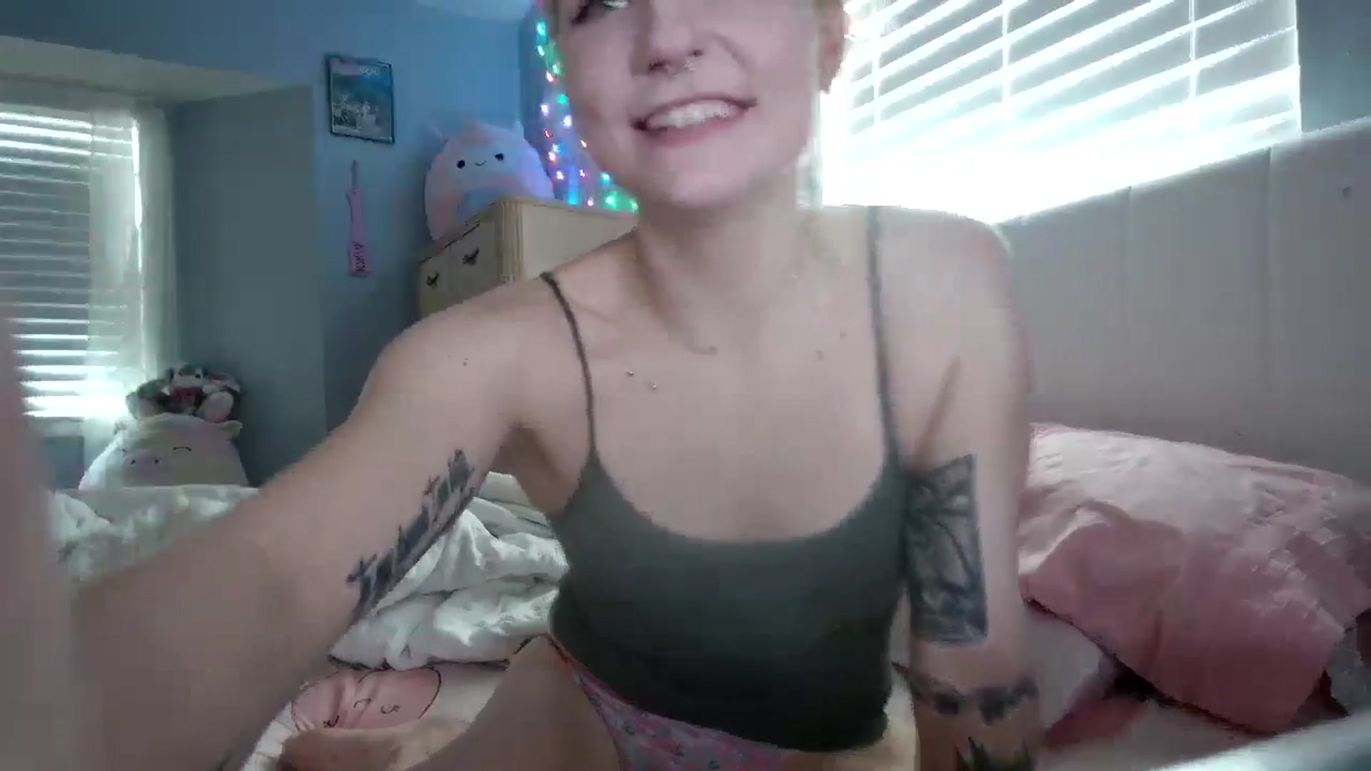 Gallery image thumbnail from DuckChan0's myfreecams stream on, 09/05/2024, 15:31 image 19 of 20