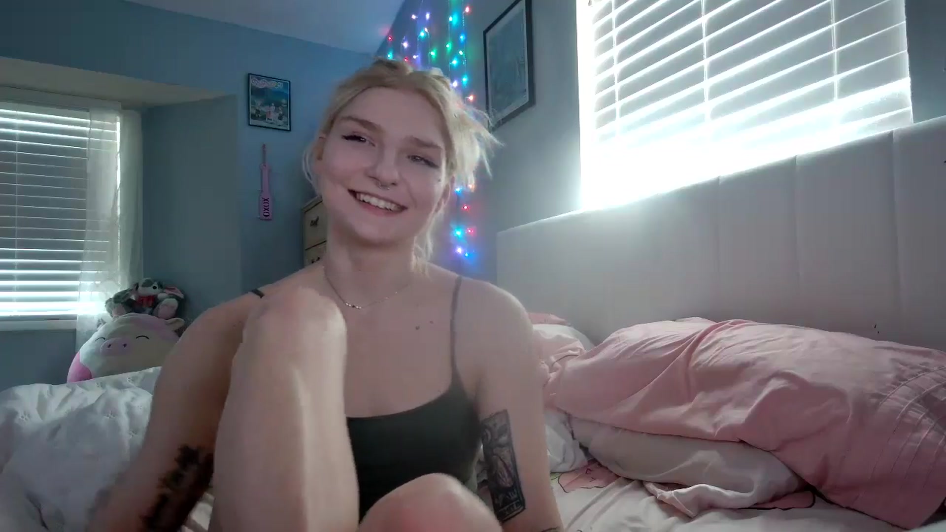 Gallery image thumbnail from DuckChan0's myfreecams stream on, 09/05/2024, 15:31 image 16 of 20