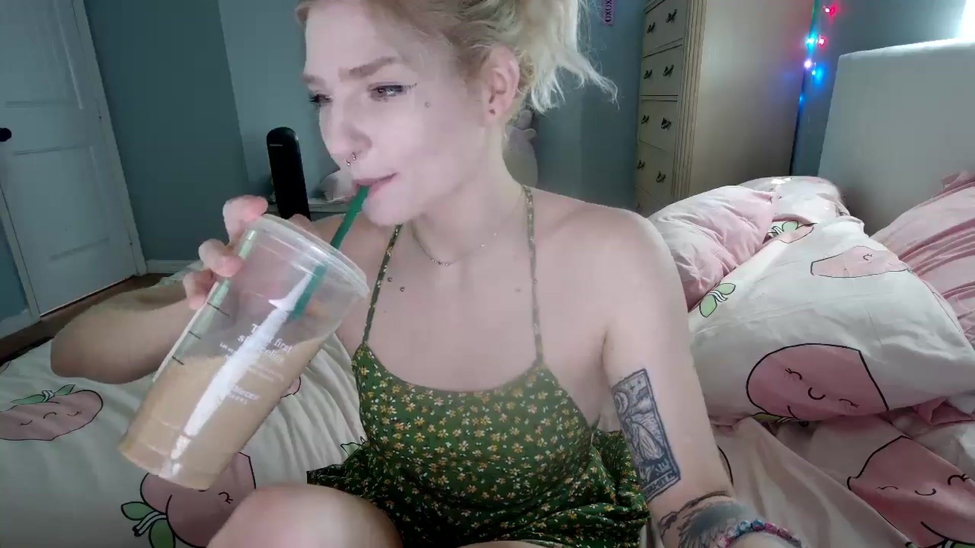 Gallery image thumbnail from DuckChan0's myfreecams stream on, 09/06/2024, 16:47 image 5 of 20