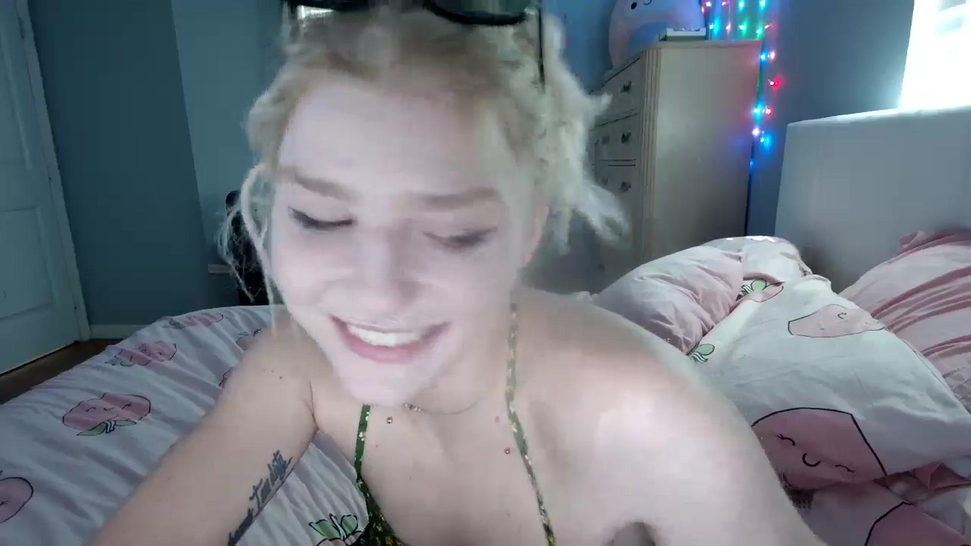 Gallery image thumbnail from DuckChan0's myfreecams stream on, 09/06/2024, 16:47 image 13 of 20