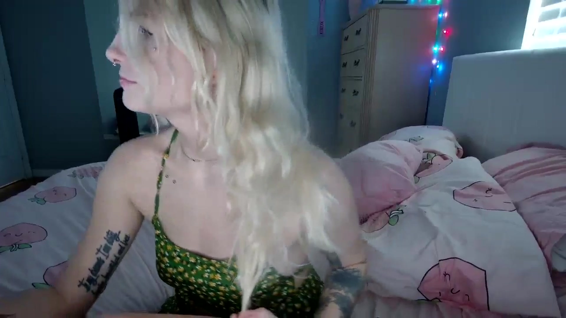 Gallery image thumbnail from DuckChan0's myfreecams stream on, 09/06/2024, 17:43 image 12 of 20