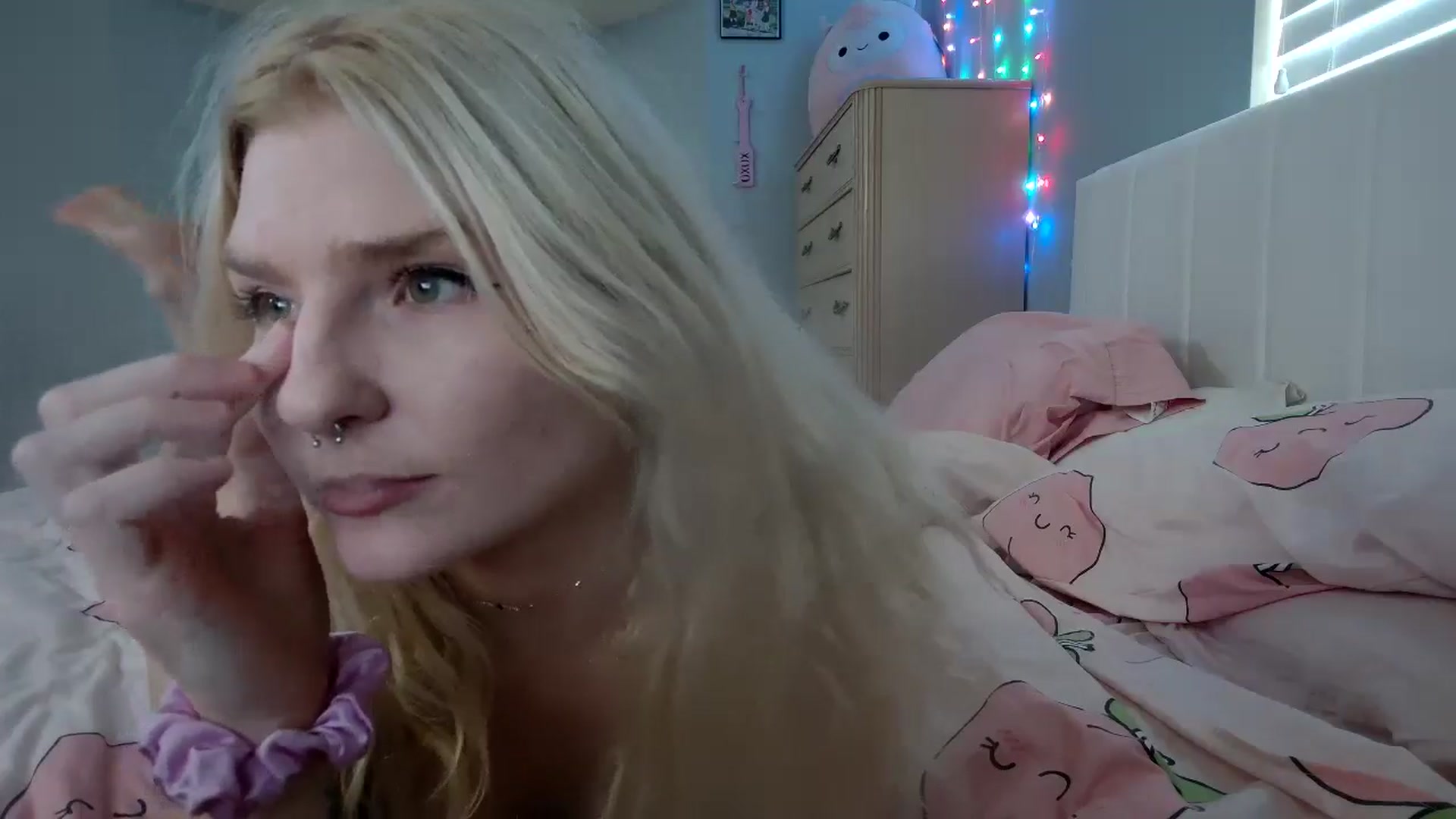 Gallery image thumbnail from DuckChan0's myfreecams stream on, 09/08/2024, 21:27 image 4 of 20