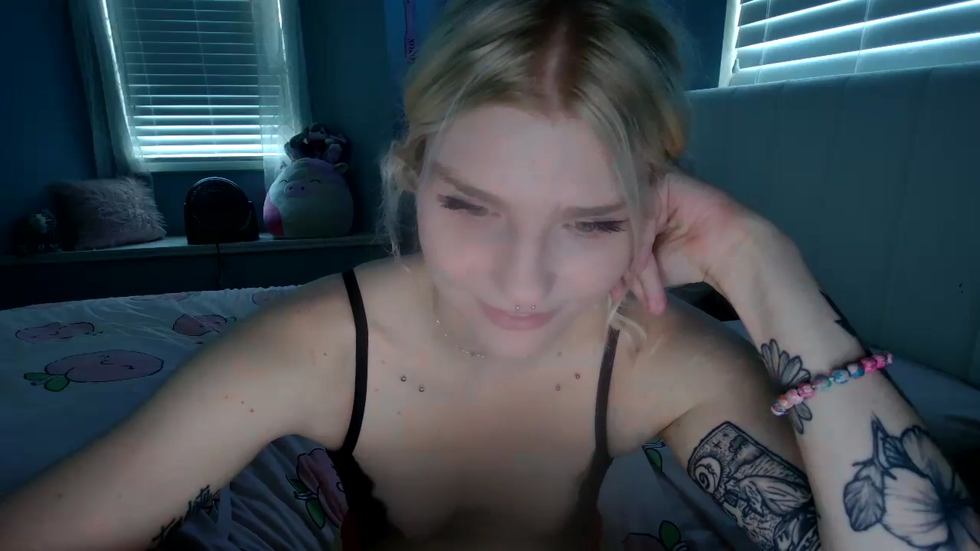 Gallery image thumbnail from DuckChan0's myfreecams stream on, 09/08/2024, 22:19 image 14 of 20