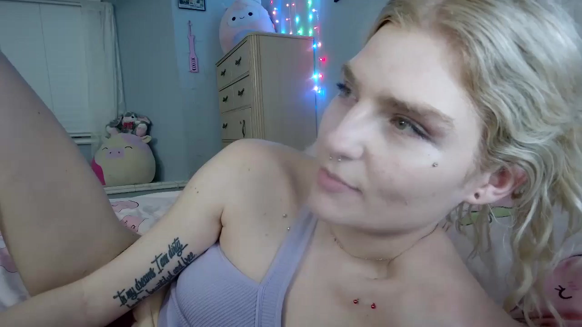 Gallery image thumbnail from DuckChan0's myfreecams stream on, 09/10/2024, 23:45 image 17 of 20