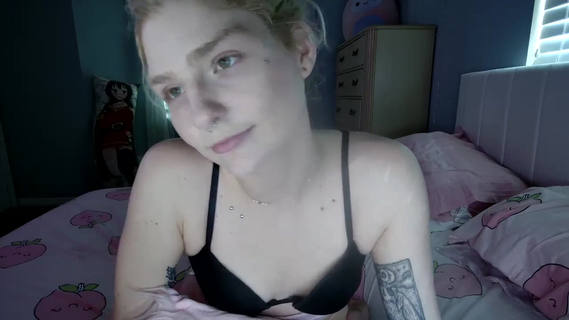 Gallery image thumbnail from DuckChan0's myfreecams stream on, 09/11/2024, 18:42 image 11 of 20