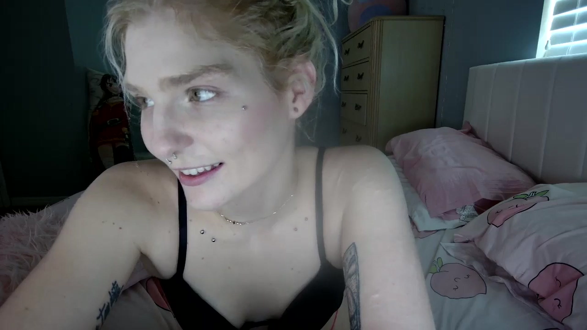 Gallery image thumbnail from DuckChan0's myfreecams stream on, 09/11/2024, 18:42 image 13 of 20