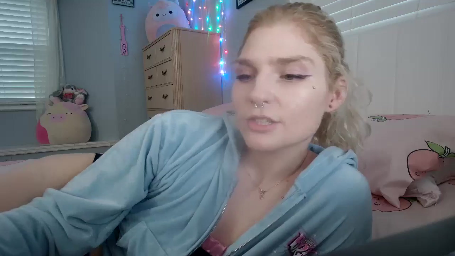 Gallery image thumbnail from DuckChan0's myfreecams stream on, 09/11/2024, 22:50 image 19 of 20