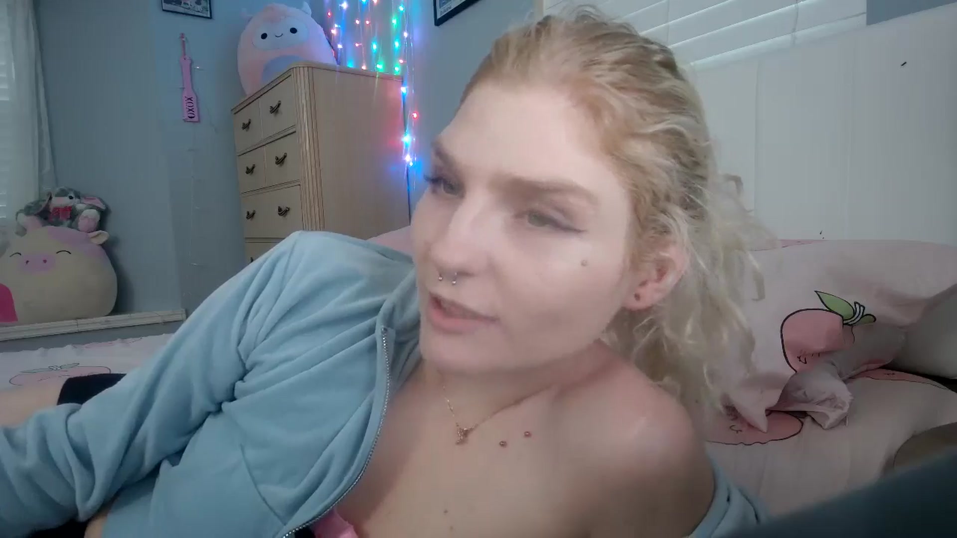Gallery image thumbnail from DuckChan0's myfreecams stream on, 09/11/2024, 23:04 image 3 of 20