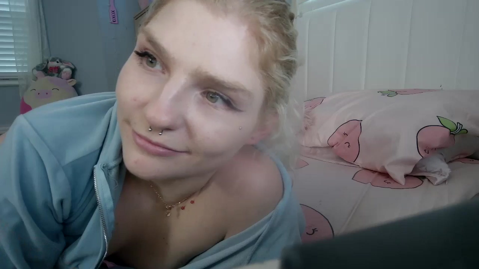 Gallery image thumbnail from DuckChan0's myfreecams stream on, 09/11/2024, 23:04 image 9 of 20