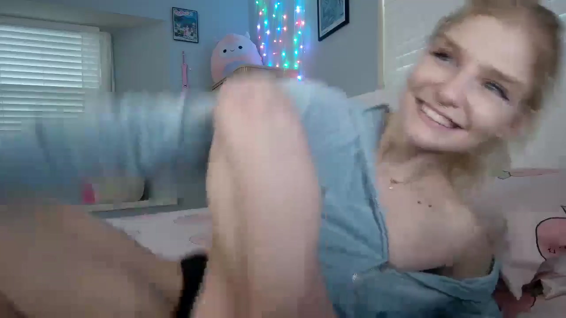 Gallery image thumbnail from DuckChan0's myfreecams stream on, 09/11/2024, 23:04 image 18 of 20