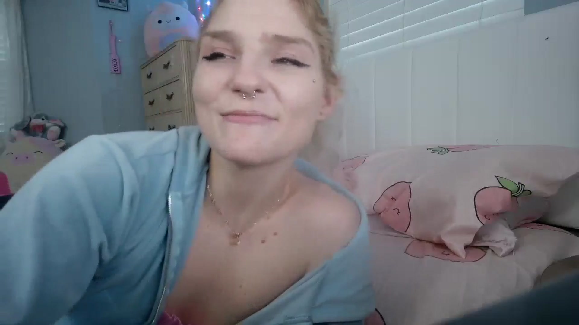 Gallery image thumbnail from DuckChan0's myfreecams stream on, 09/11/2024, 23:04 image 4 of 20