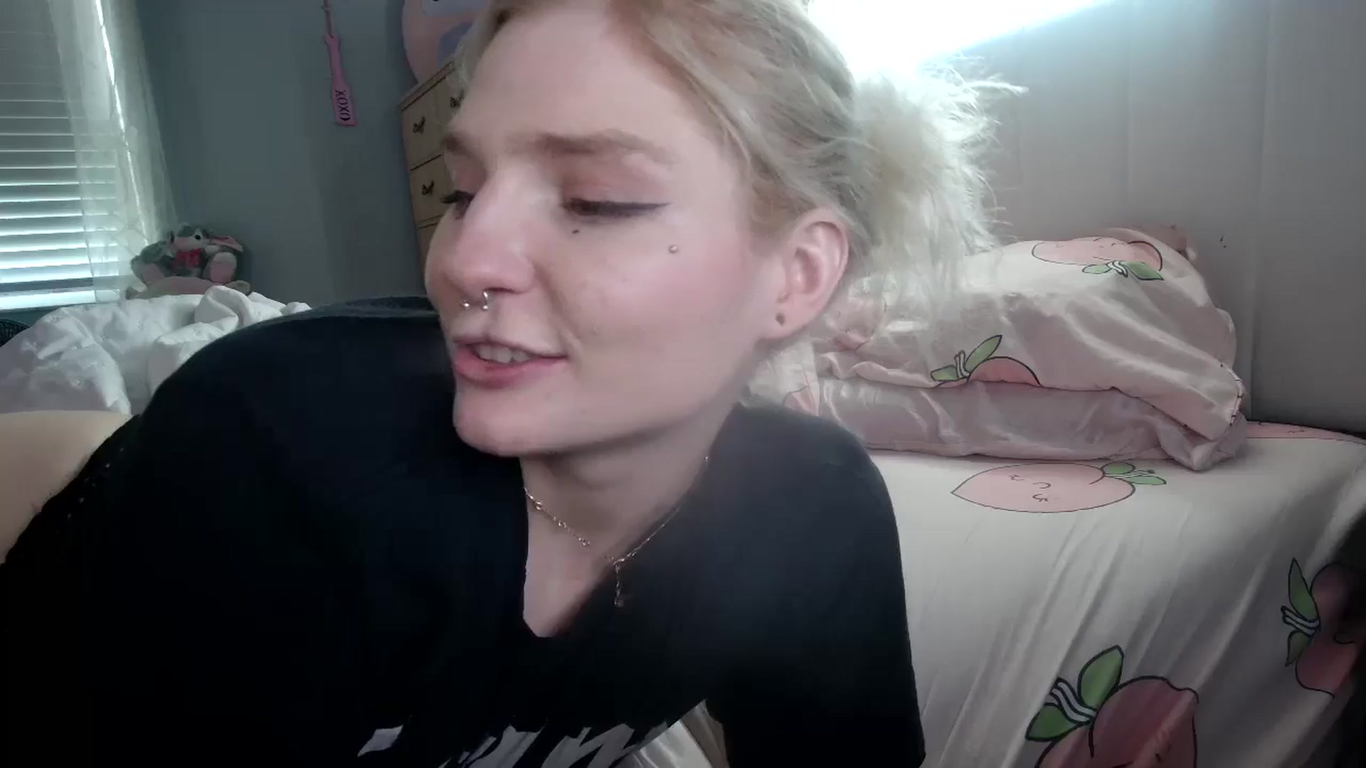 Gallery image thumbnail from DuckChan0's myfreecams stream on, 09/12/2024, 15:58 image 12 of 20