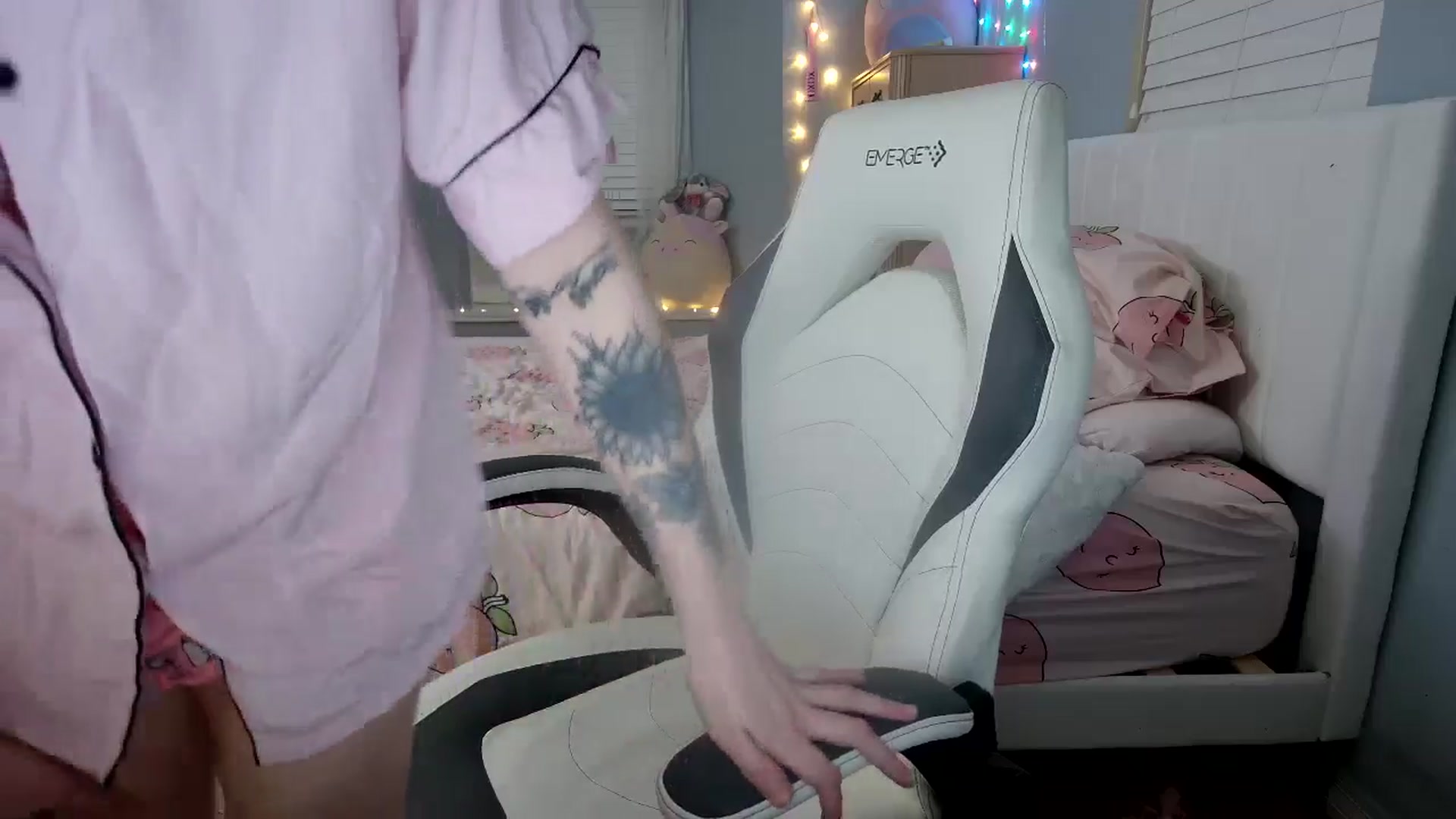 Gallery image thumbnail from DuckChan0's myfreecams stream on, 09/13/2024, 24:55 image 3 of 20