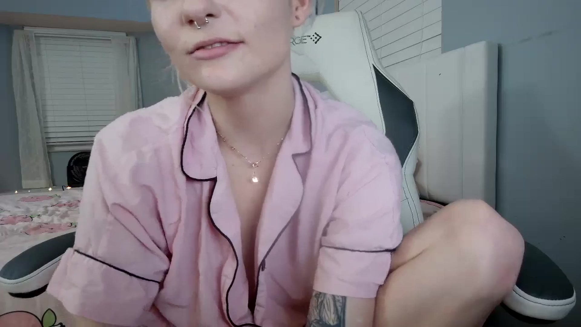 Gallery image thumbnail from DuckChan0's myfreecams stream on, 09/13/2024, 24:55 image 15 of 20