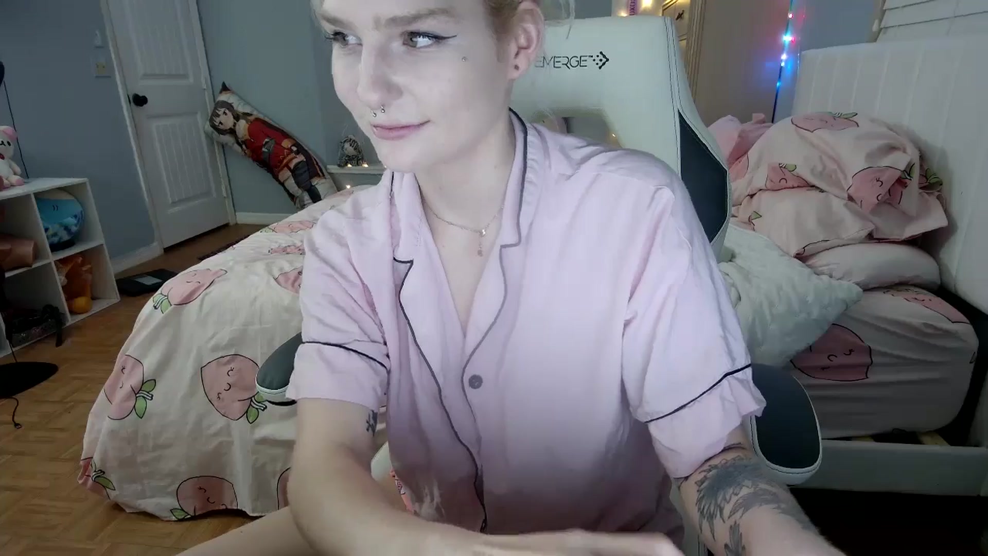 Gallery image thumbnail from DuckChan0's myfreecams stream on, 09/13/2024, 24:55 image 8 of 20