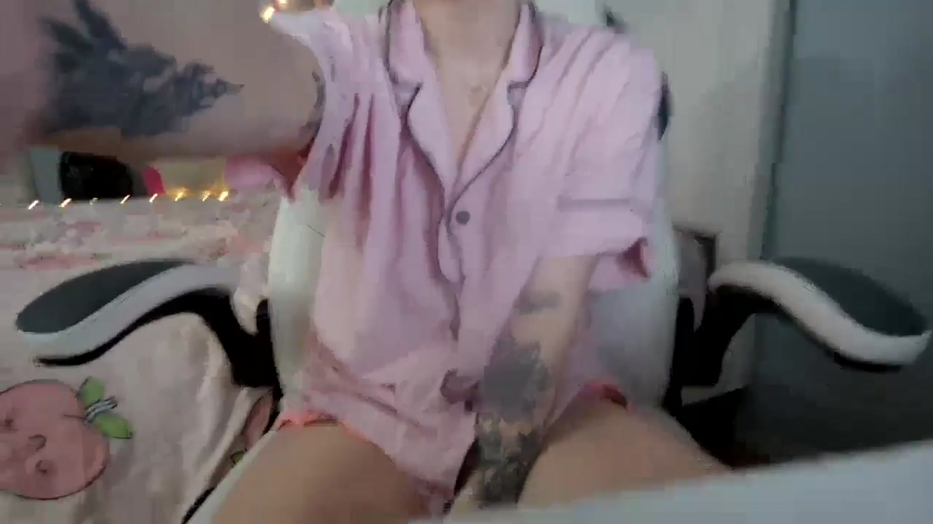 Gallery image thumbnail from DuckChan0's myfreecams stream on, 09/13/2024, 24:55 image 20 of 20