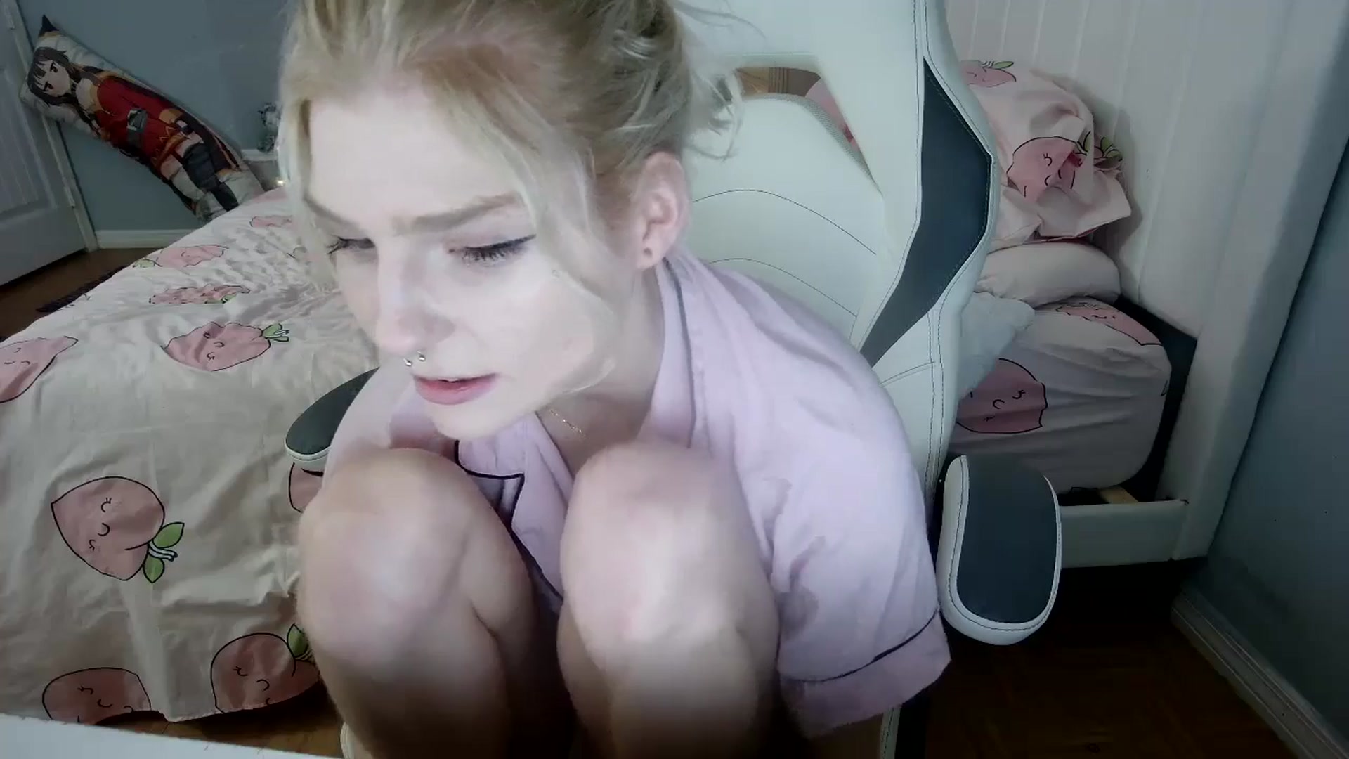 Gallery image thumbnail from DuckChan0's myfreecams stream on, 09/13/2024, 24:55 image 12 of 20