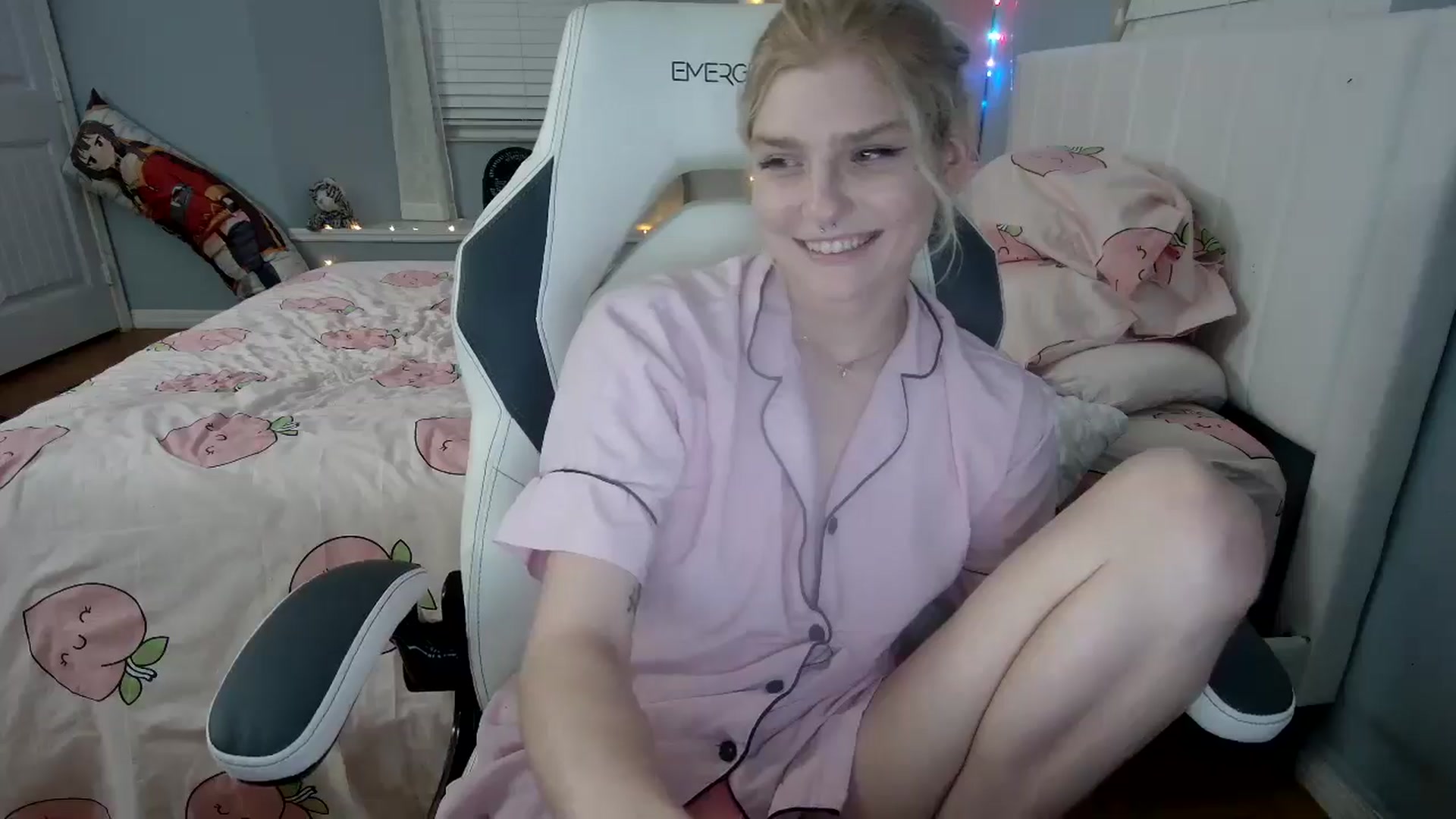 Gallery image thumbnail from DuckChan0's myfreecams stream on, 09/13/2024, 02:05 image 18 of 20
