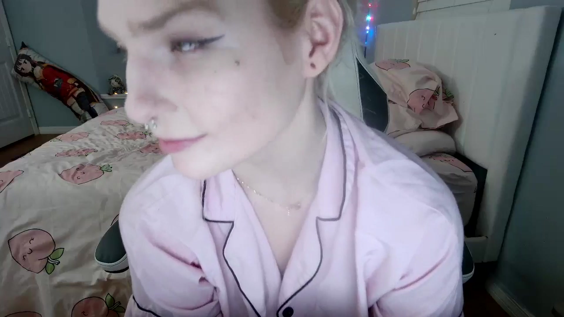 Gallery image thumbnail from DuckChan0's myfreecams stream on, 09/13/2024, 02:05 image 4 of 20