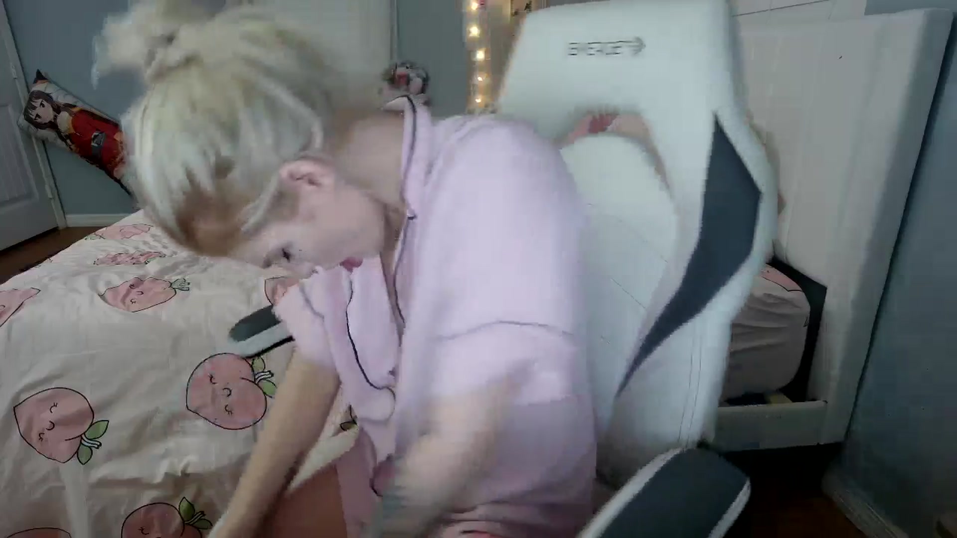 Gallery image thumbnail from DuckChan0's myfreecams stream on, 09/13/2024, 02:05 image 3 of 20
