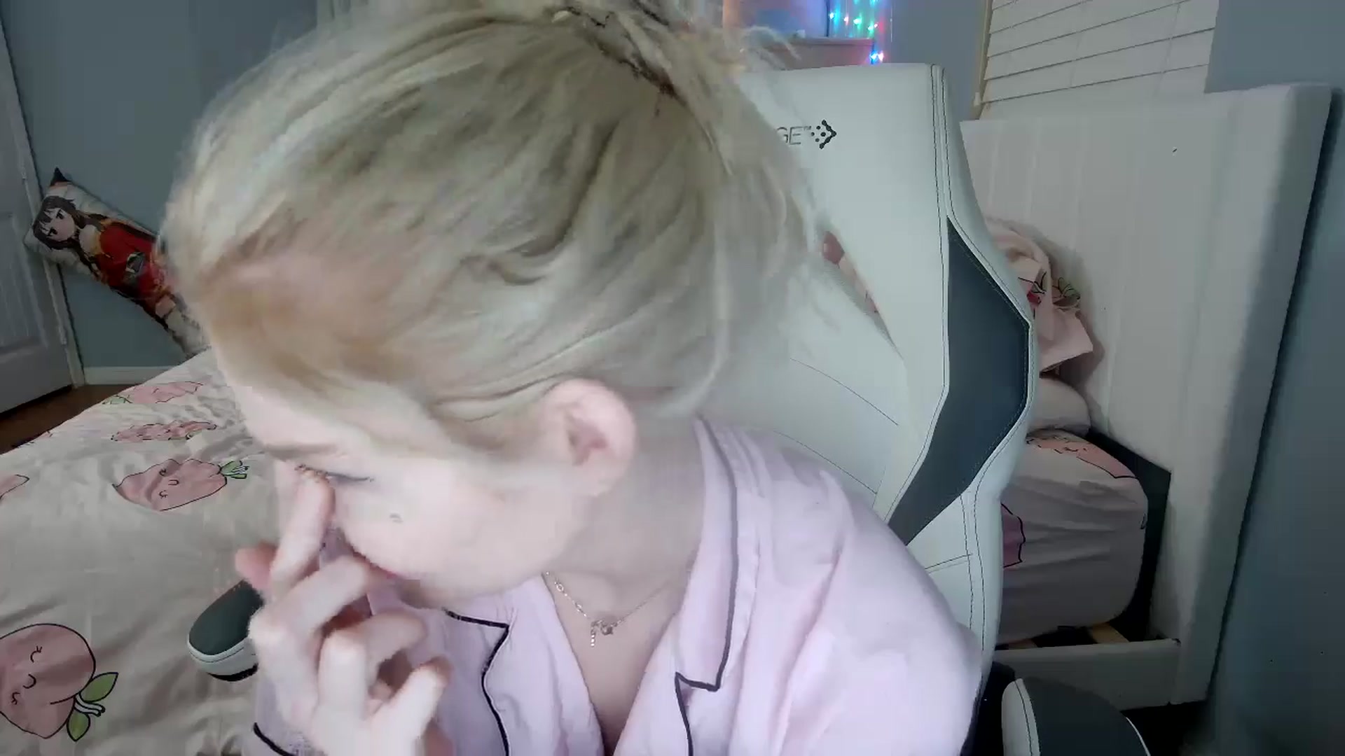 Gallery image thumbnail from DuckChan0's myfreecams stream on, 09/13/2024, 02:05 image 9 of 20