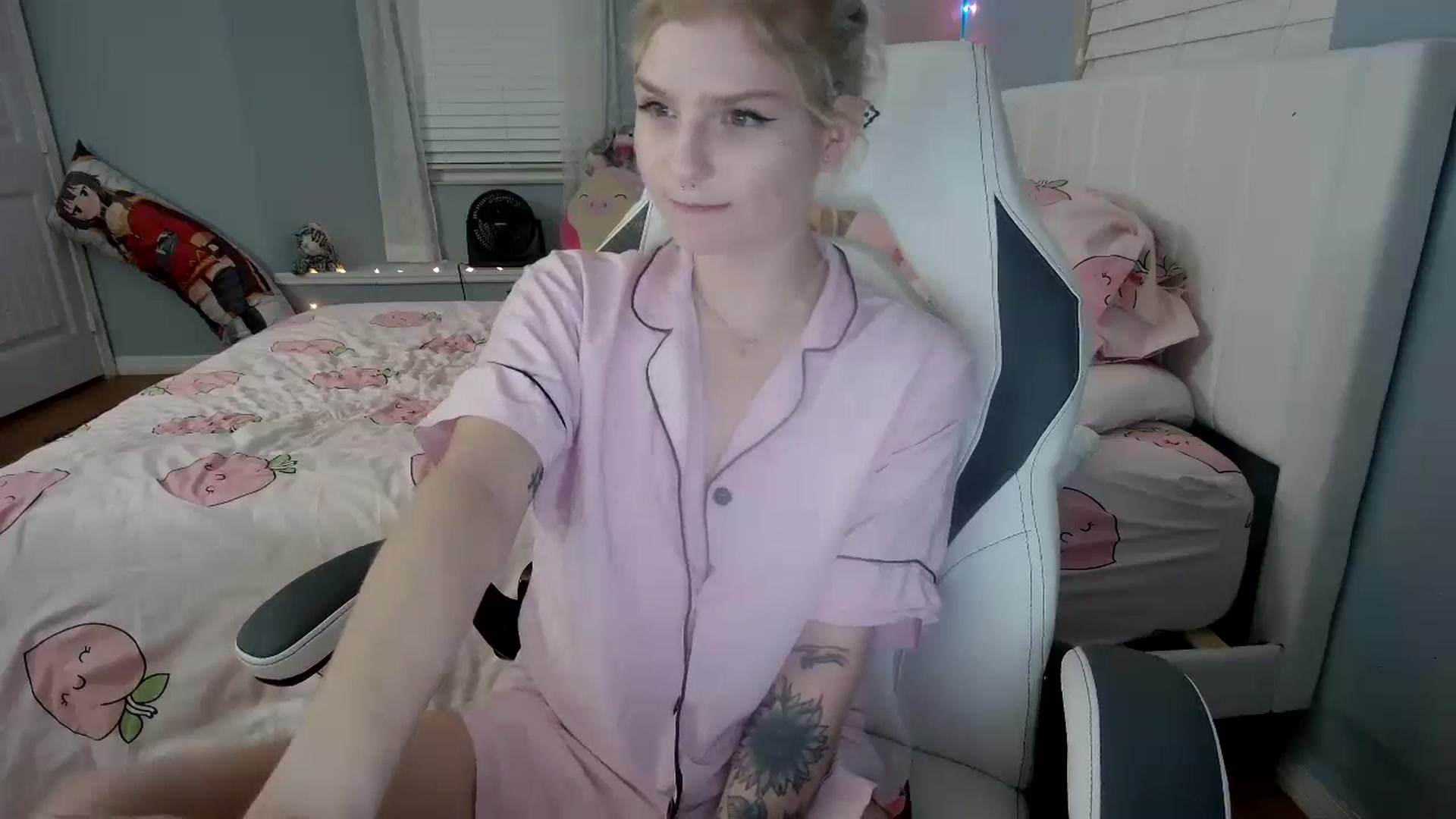 Gallery image thumbnail from DuckChan0's myfreecams stream on, 09/13/2024, 02:05 image 7 of 20