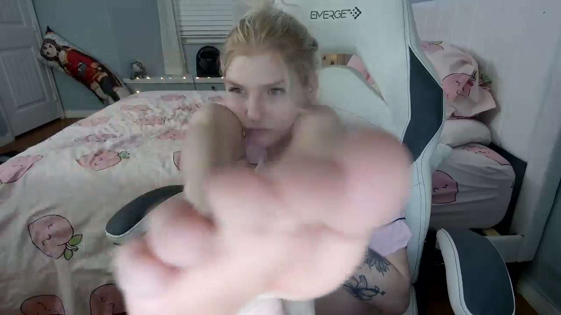 Gallery image thumbnail from DuckChan0's myfreecams stream on, 09/13/2024, 02:05 image 13 of 20