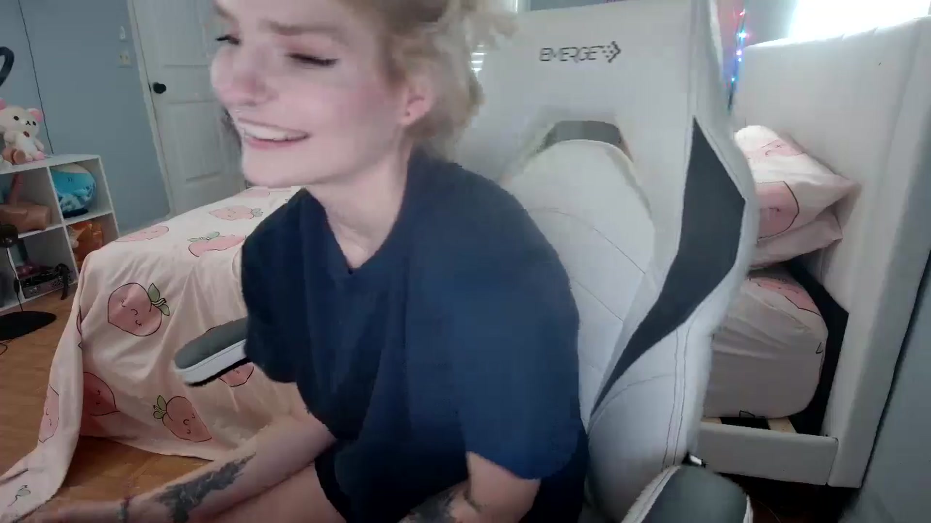 Gallery image thumbnail from DuckChan0's myfreecams stream on, 09/13/2024, 16:03 image 14 of 20