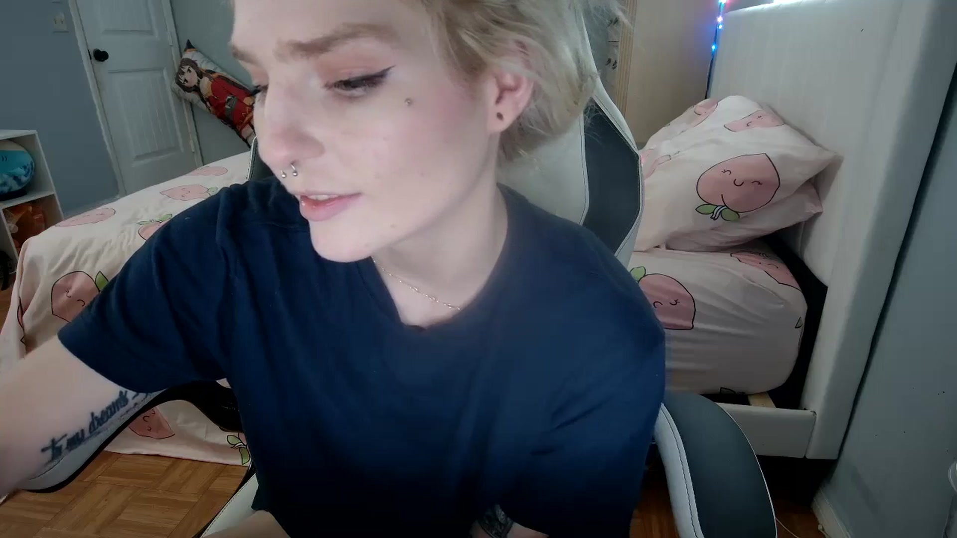 Gallery image thumbnail from DuckChan0's myfreecams stream on, 09/13/2024, 16:03 image 17 of 20