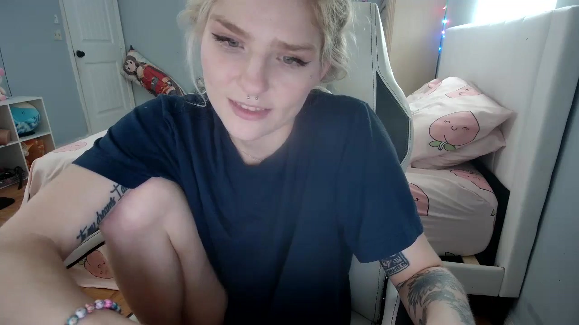 Gallery image thumbnail from DuckChan0's myfreecams stream on, 09/13/2024, 16:03 image 15 of 20