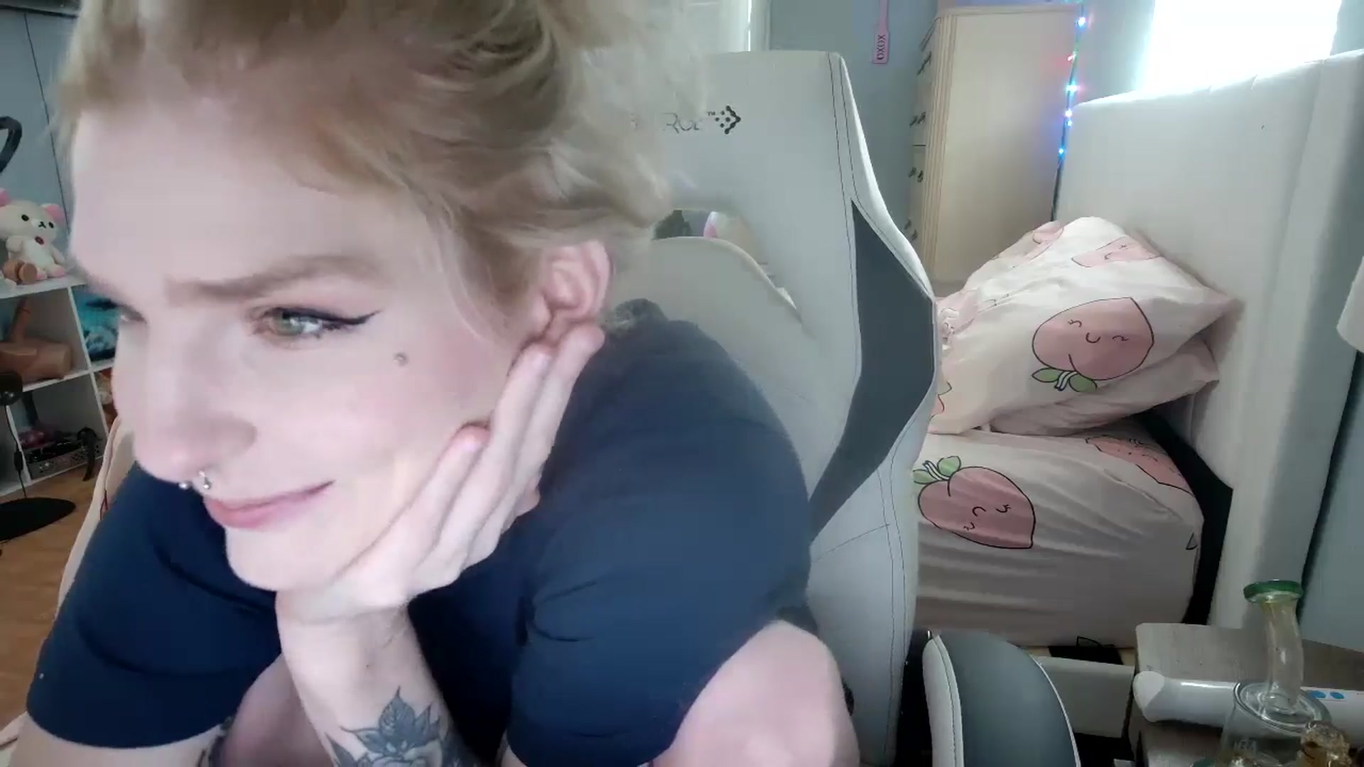 Gallery image thumbnail from DuckChan0's myfreecams stream on, 09/13/2024, 16:03 image 6 of 20