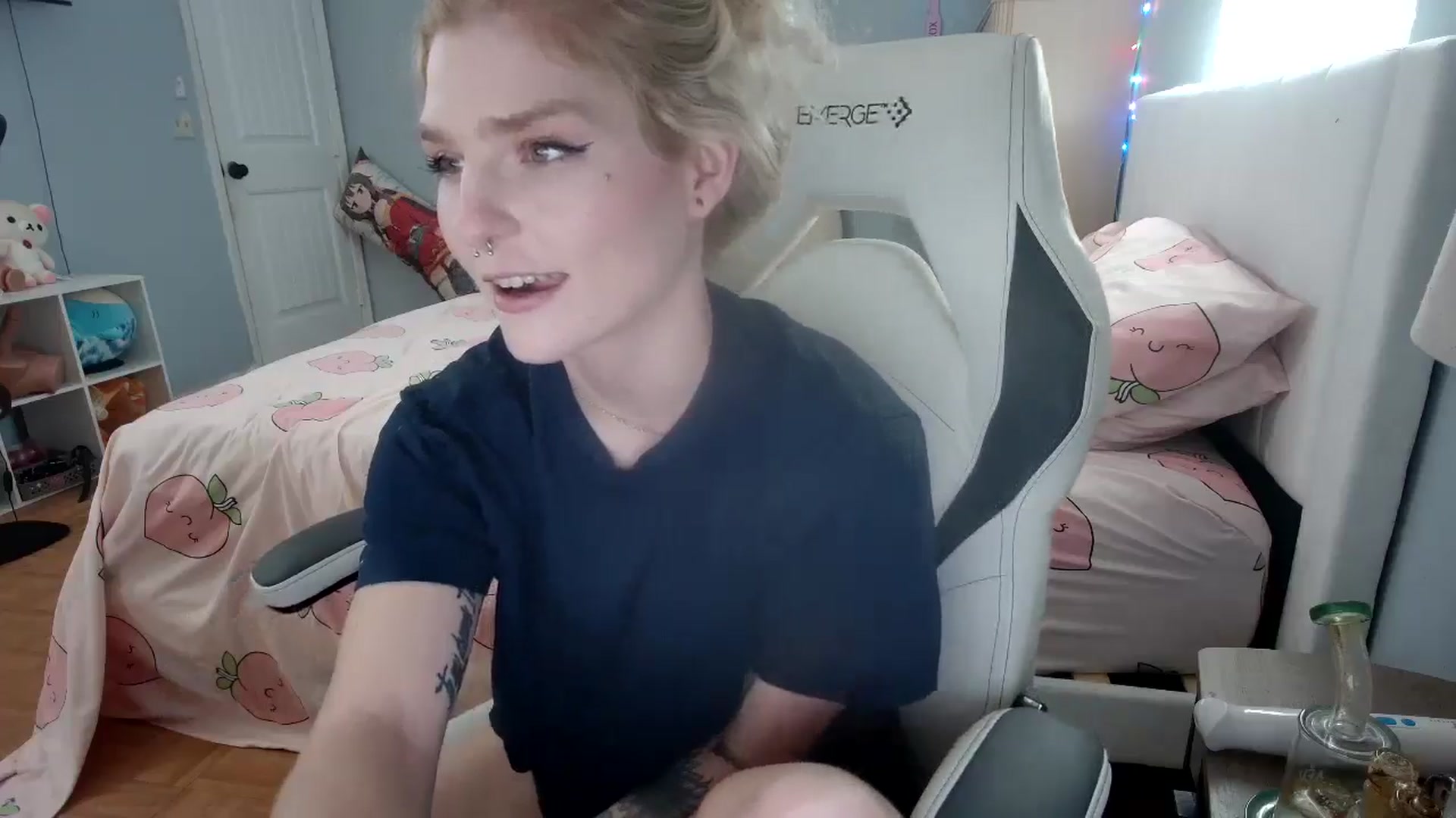 Gallery image thumbnail from DuckChan0's myfreecams stream on, 09/13/2024, 16:03 image 10 of 20