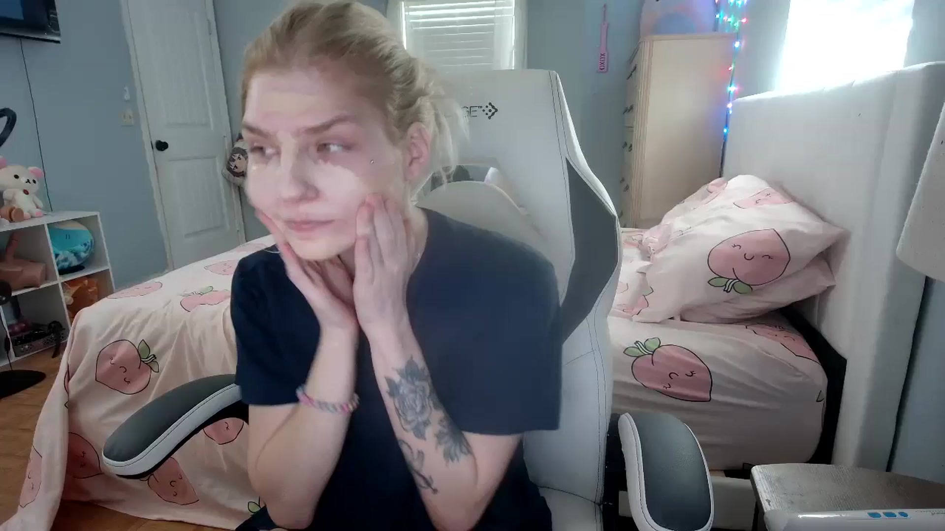 Gallery image thumbnail from DuckChan0's myfreecams stream on, 09/13/2024, 16:03 image 1 of 20