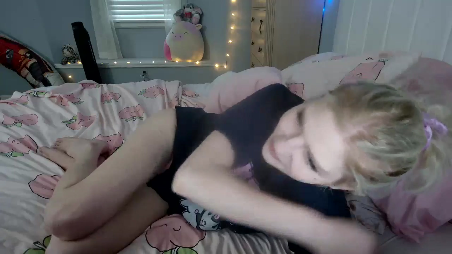 Gallery image thumbnail from DuckChan0's myfreecams stream on, 09/14/2024, 22:39 image 10 of 20