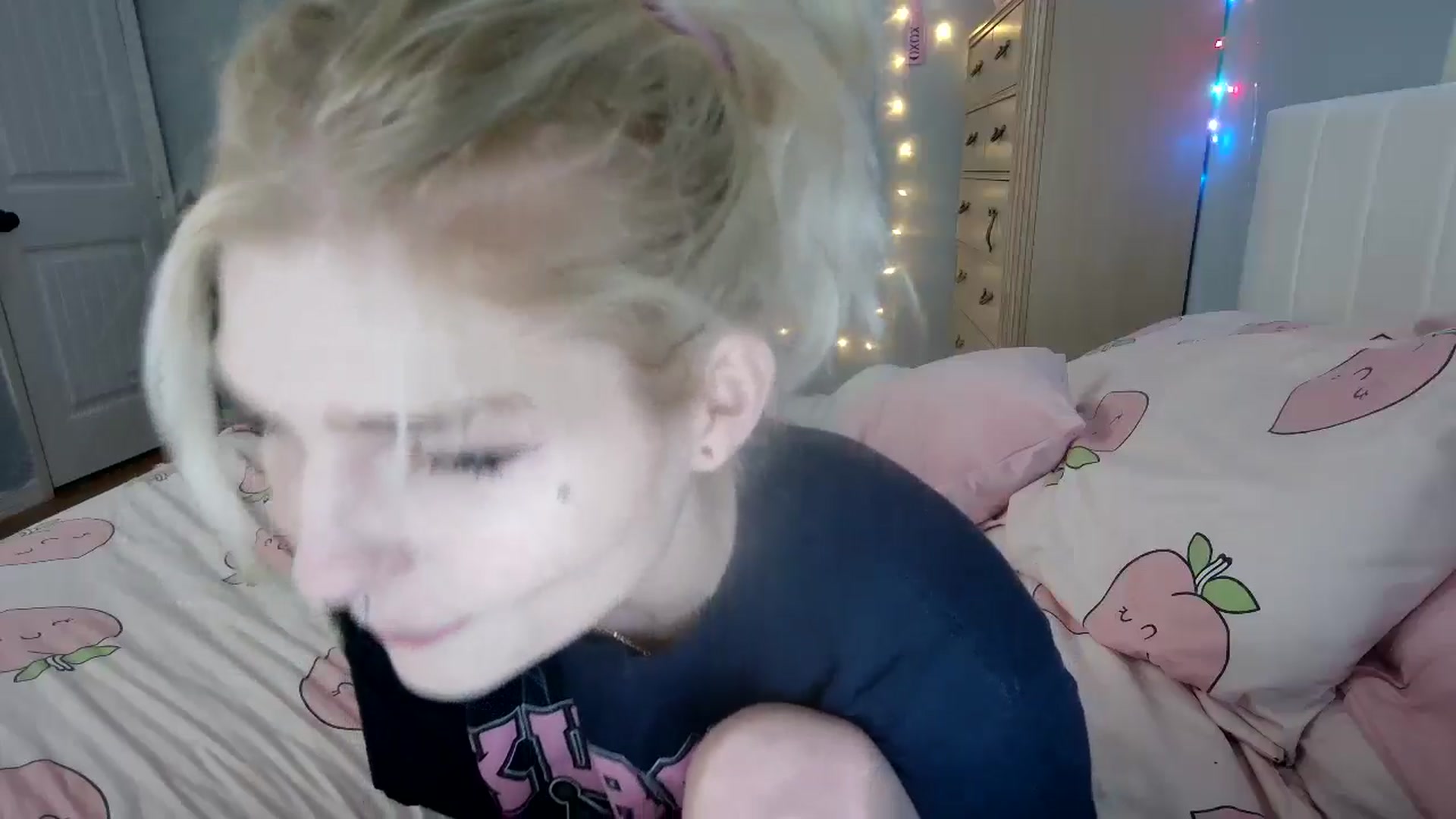 Gallery image thumbnail from DuckChan0's myfreecams stream on, 09/14/2024, 22:39 image 4 of 20