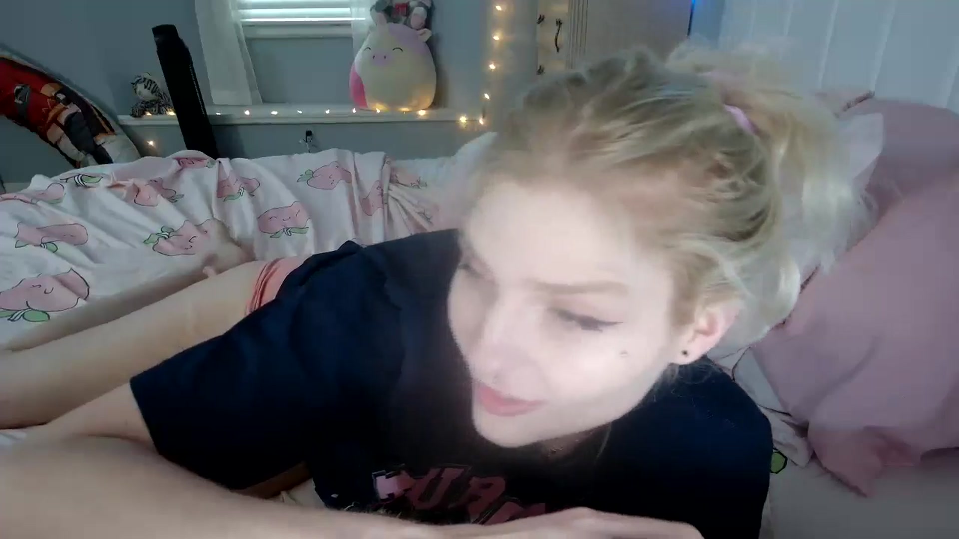 Gallery image thumbnail from DuckChan0's myfreecams stream on, 09/14/2024, 22:39 image 18 of 20