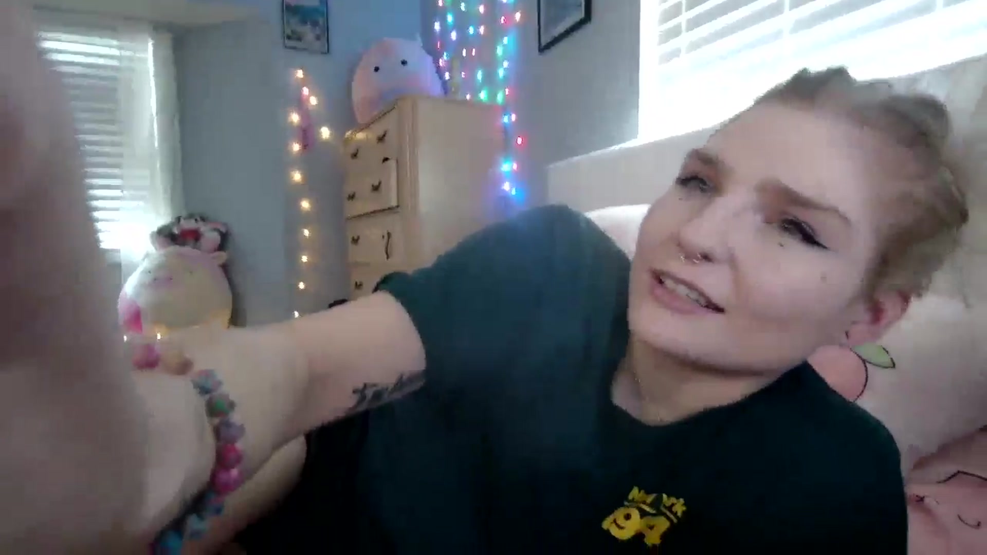 Gallery image thumbnail from DuckChan0's myfreecams stream on, 09/16/2024, 15:19 image 12 of 20