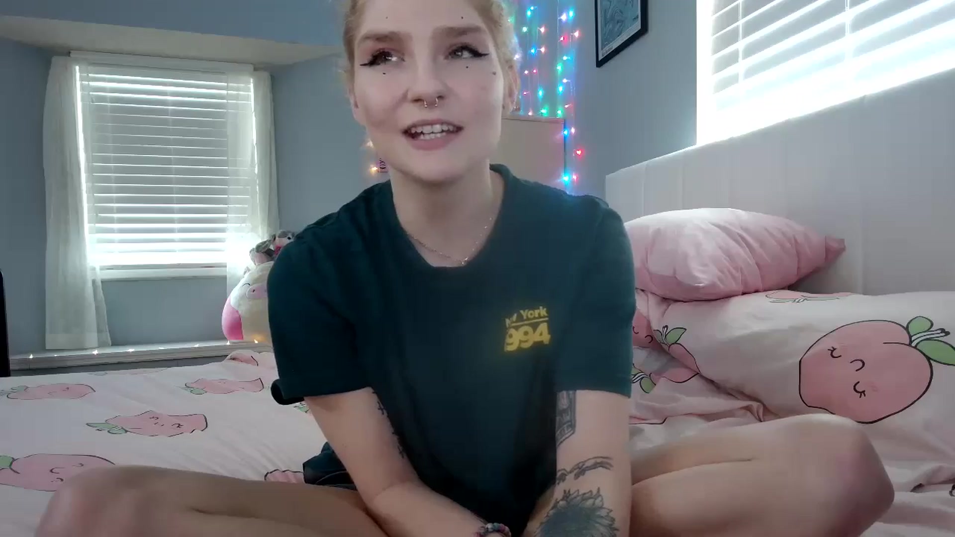 Gallery image thumbnail from DuckChan0's myfreecams stream on, 09/16/2024, 15:19 image 18 of 20