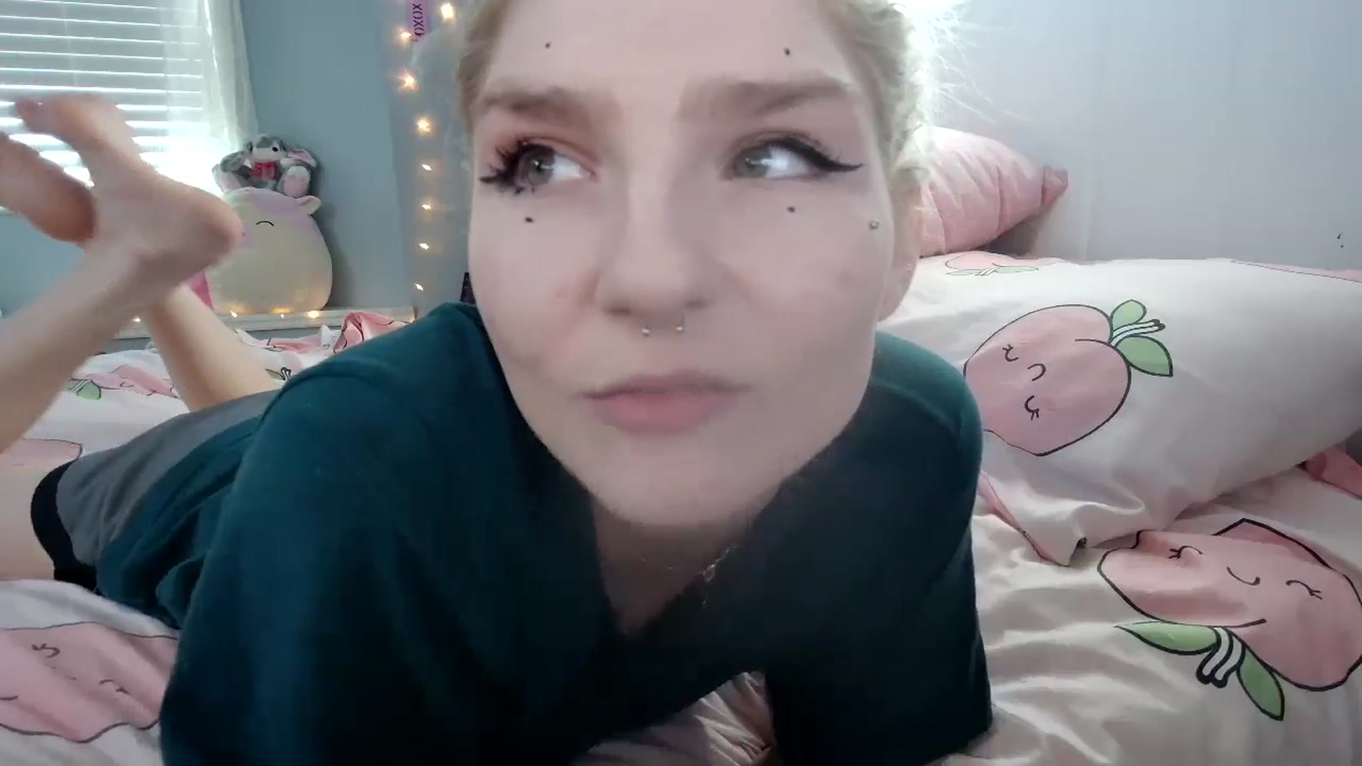 Gallery image thumbnail from DuckChan0's myfreecams stream on, 09/16/2024, 15:19 image 14 of 20