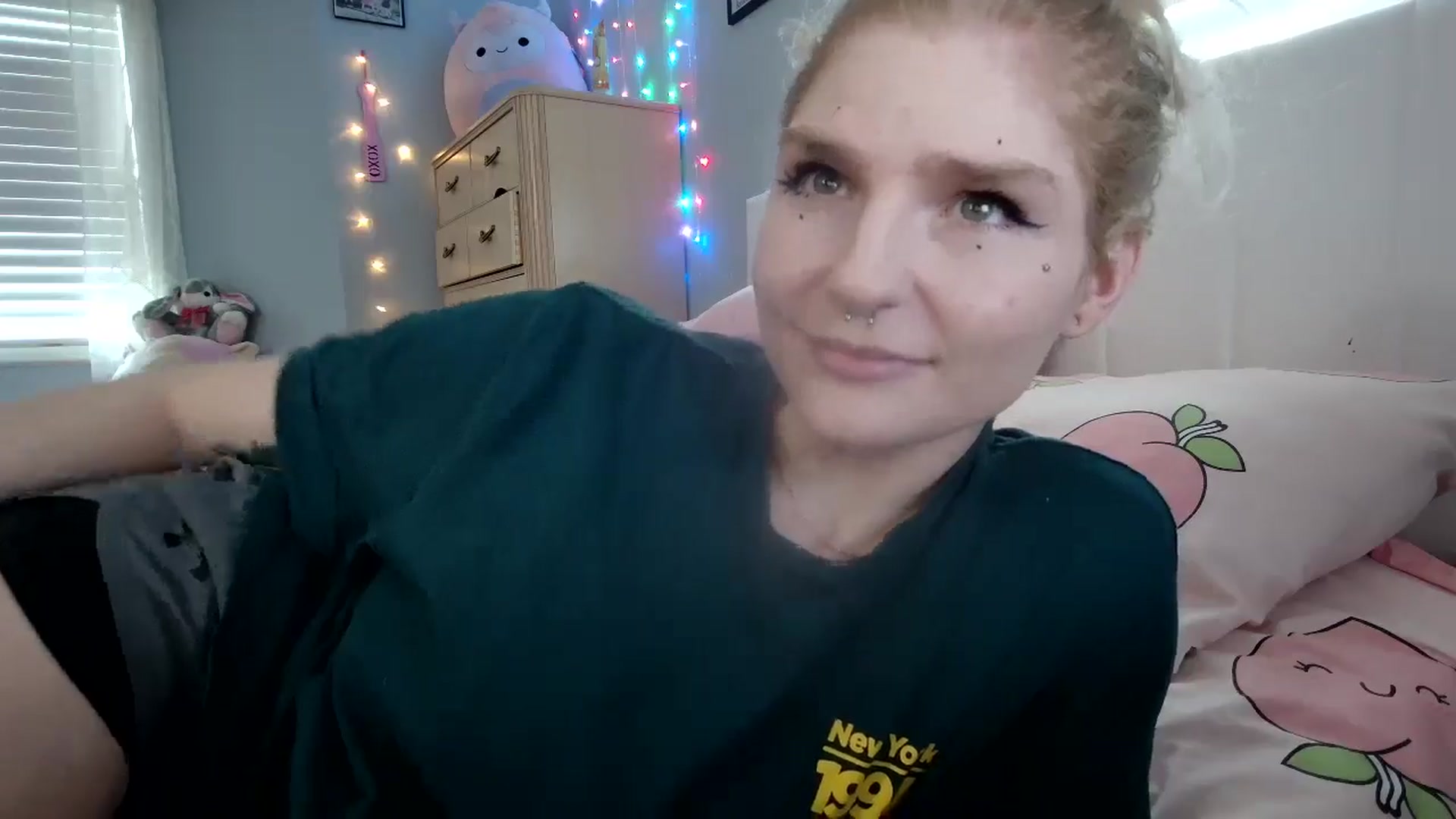 Gallery image thumbnail from DuckChan0's myfreecams stream on, 09/16/2024, 15:19 image 19 of 20