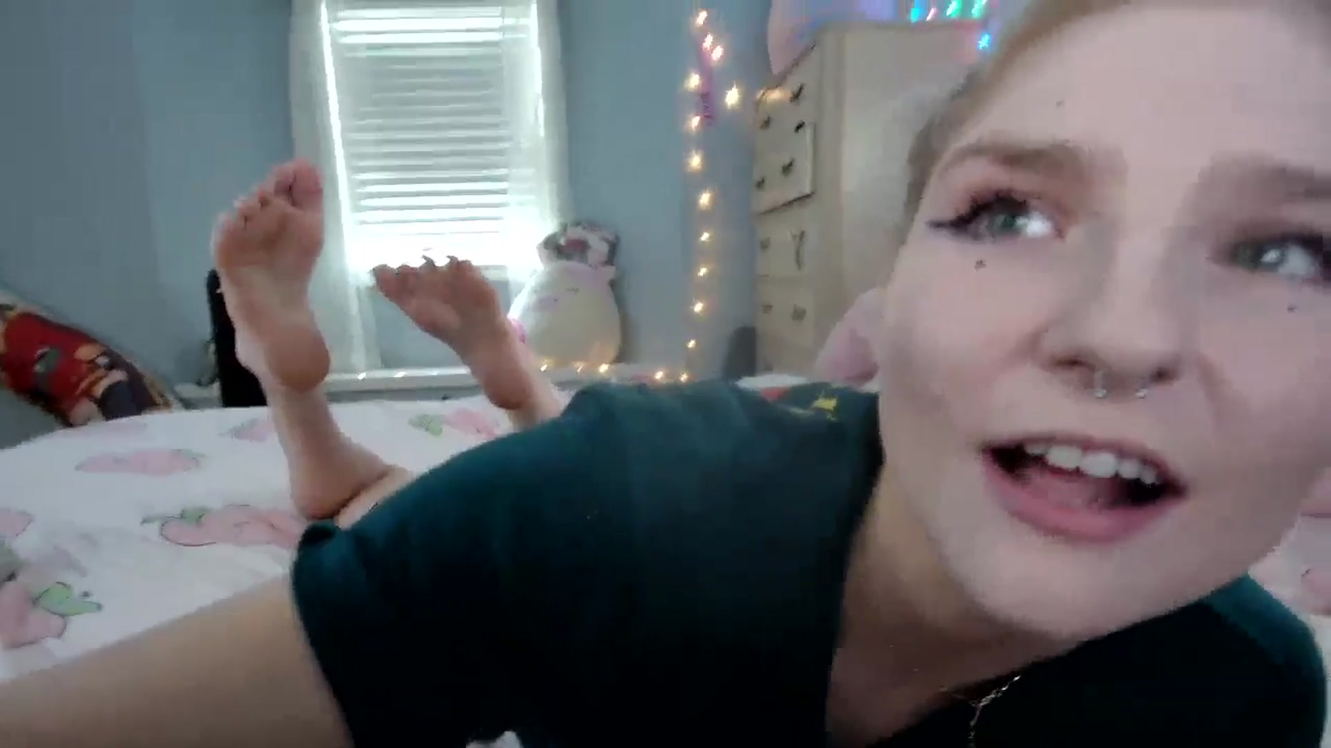 Gallery image thumbnail from DuckChan0's myfreecams stream on, 09/16/2024, 15:19 image 13 of 20