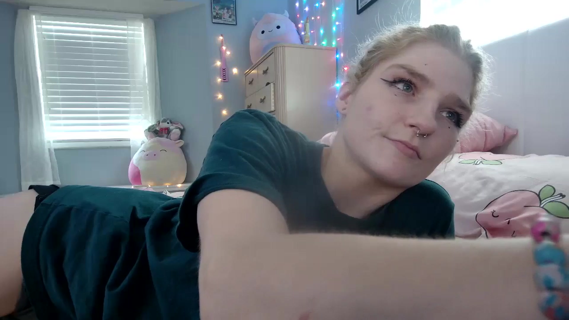 Gallery image thumbnail from DuckChan0's myfreecams stream on, 09/16/2024, 16:14 image 14 of 20