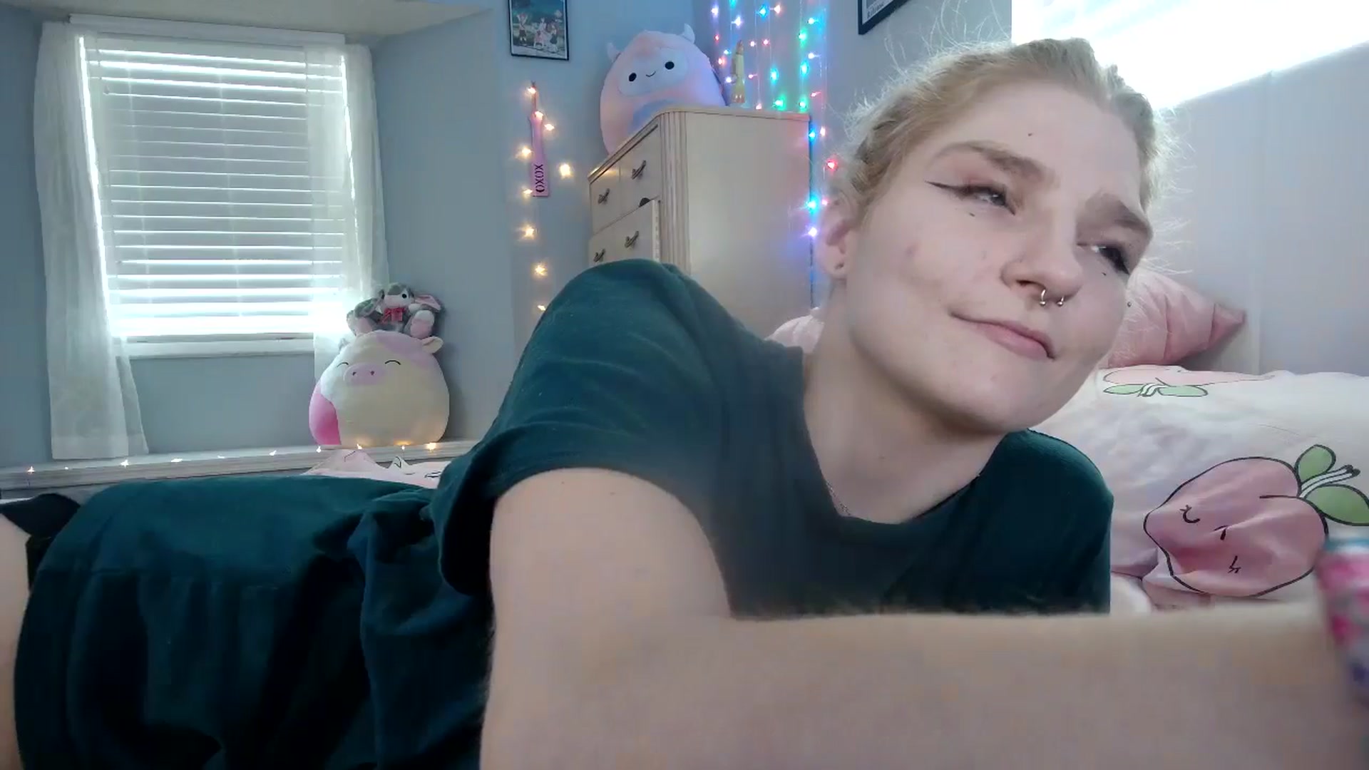 Gallery image thumbnail from DuckChan0's myfreecams stream on, 09/16/2024, 16:14 image 13 of 20