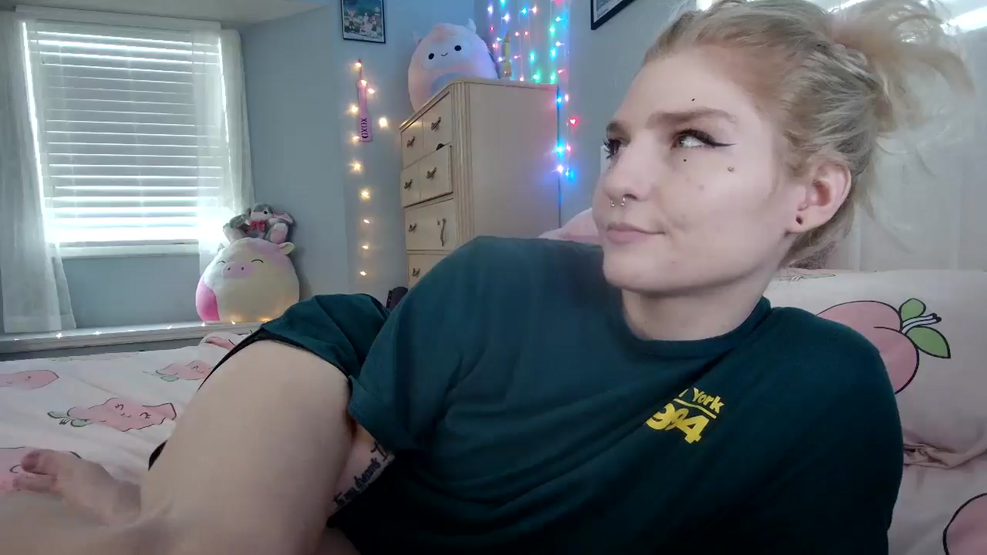 Gallery image thumbnail from DuckChan0's myfreecams stream on, 09/16/2024, 16:14 image 4 of 20