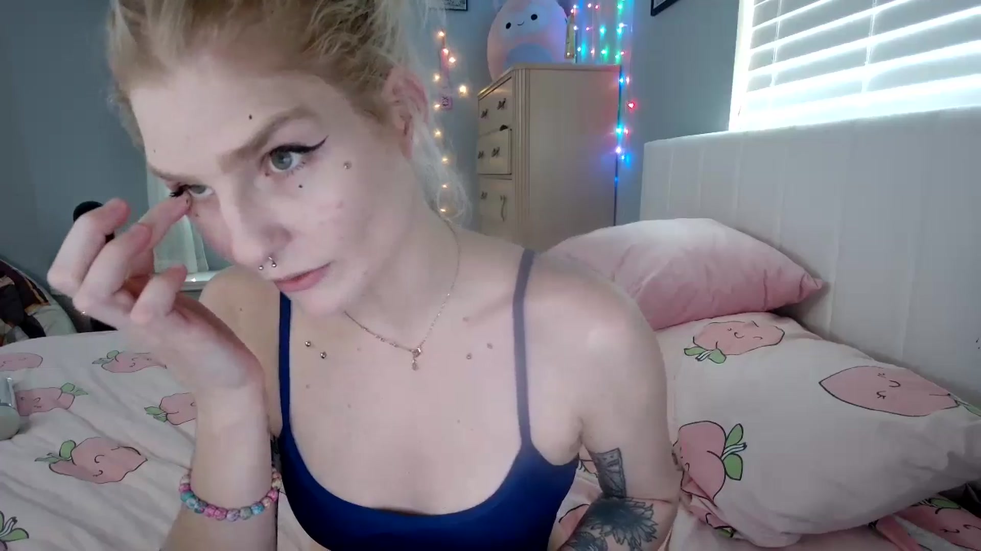 Gallery image thumbnail from DuckChan0's myfreecams stream on, 09/16/2024, 16:35 image 3 of 20