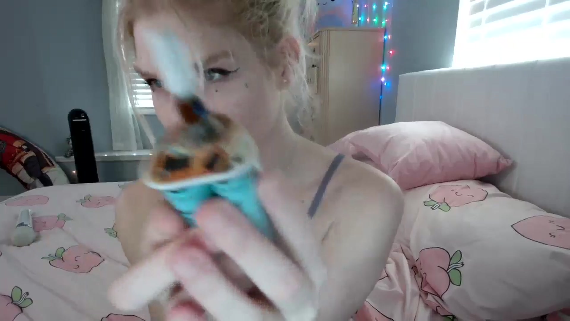 Gallery image thumbnail from DuckChan0's myfreecams stream on, 09/16/2024, 16:35 image 12 of 20
