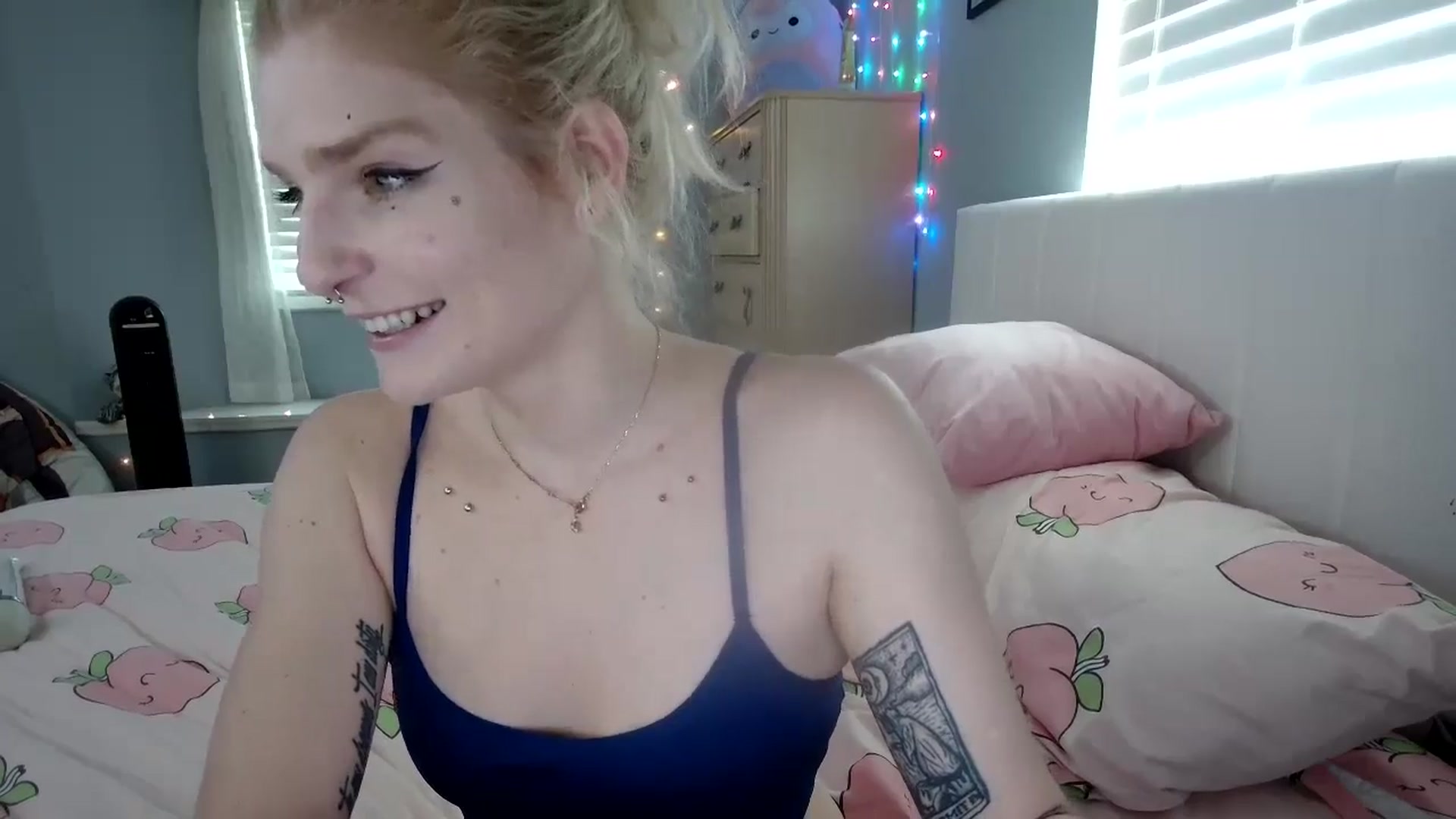 Gallery image thumbnail from DuckChan0's myfreecams stream on, 09/16/2024, 16:35 image 7 of 20